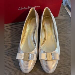 Ferragamo Platinum Vara Pumps